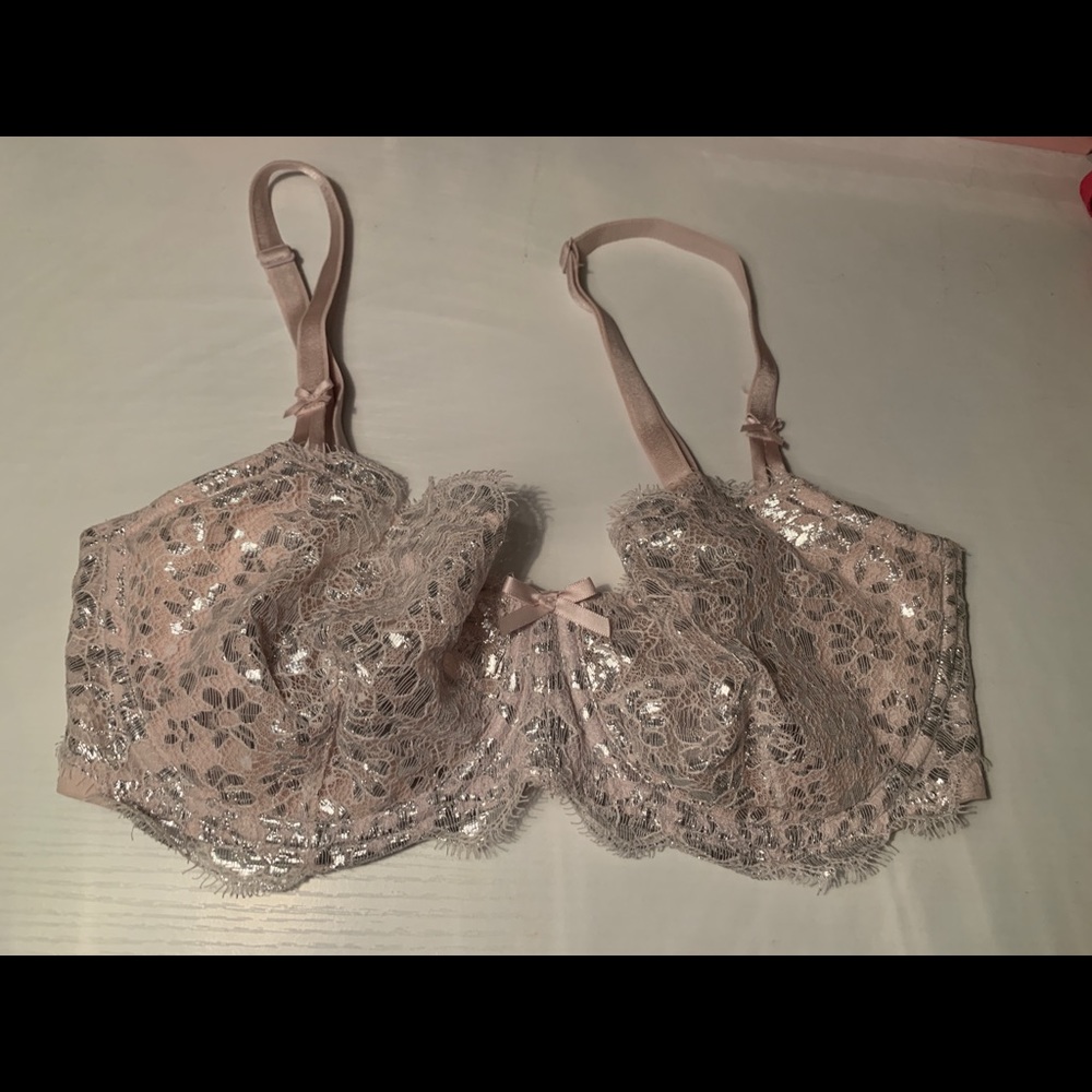 Victoria’s Secret unlined Dream Angels bra